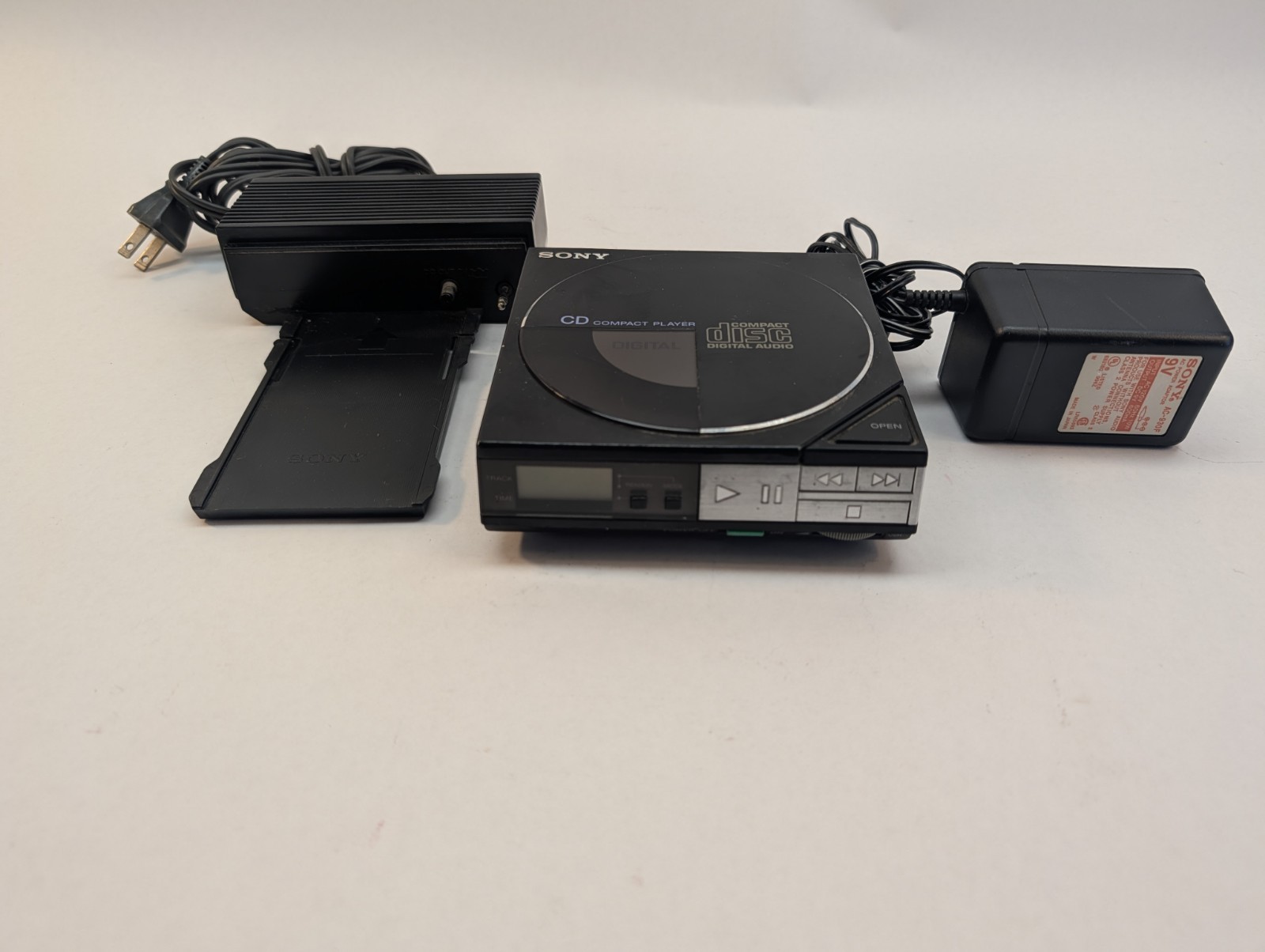 Sony D-5A Compact Disc Player w/ AC-D50 Adapter Japan 1985 READ DESCRPIPTION
