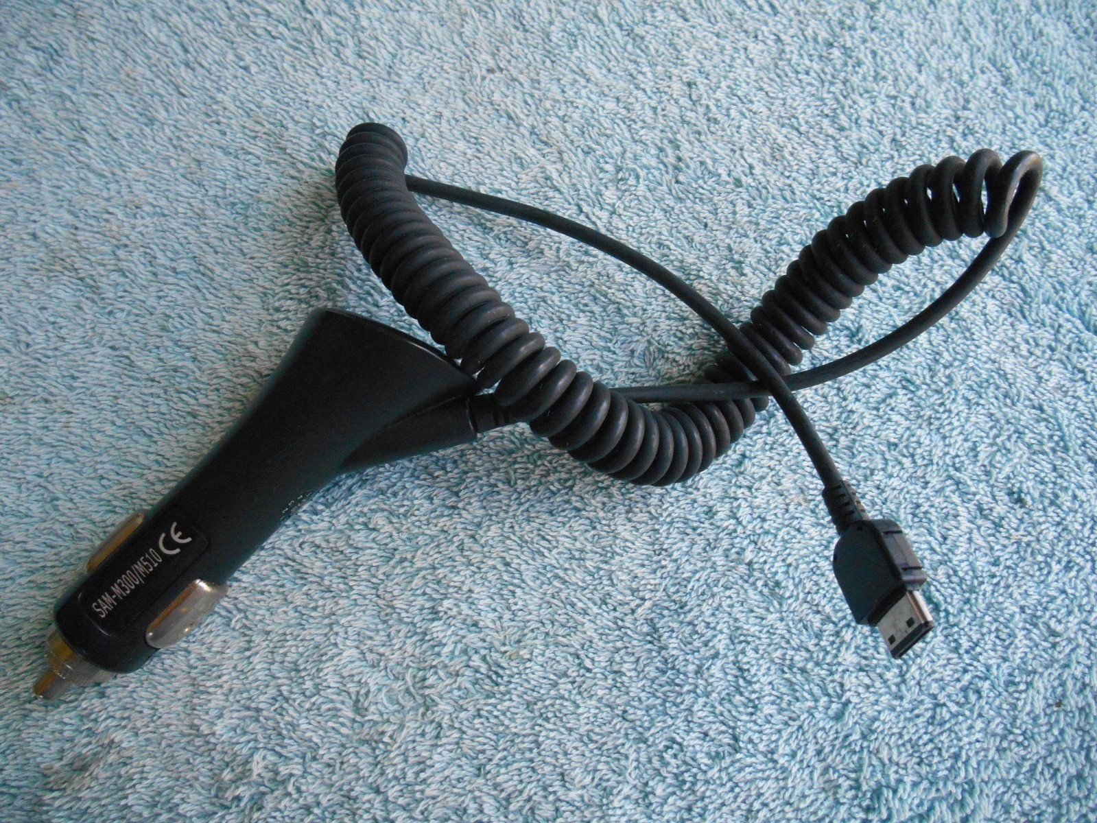 WHOLESALE LOT OF 18 ASSORTED 12 VOLT DC PLUG CHARGERS
