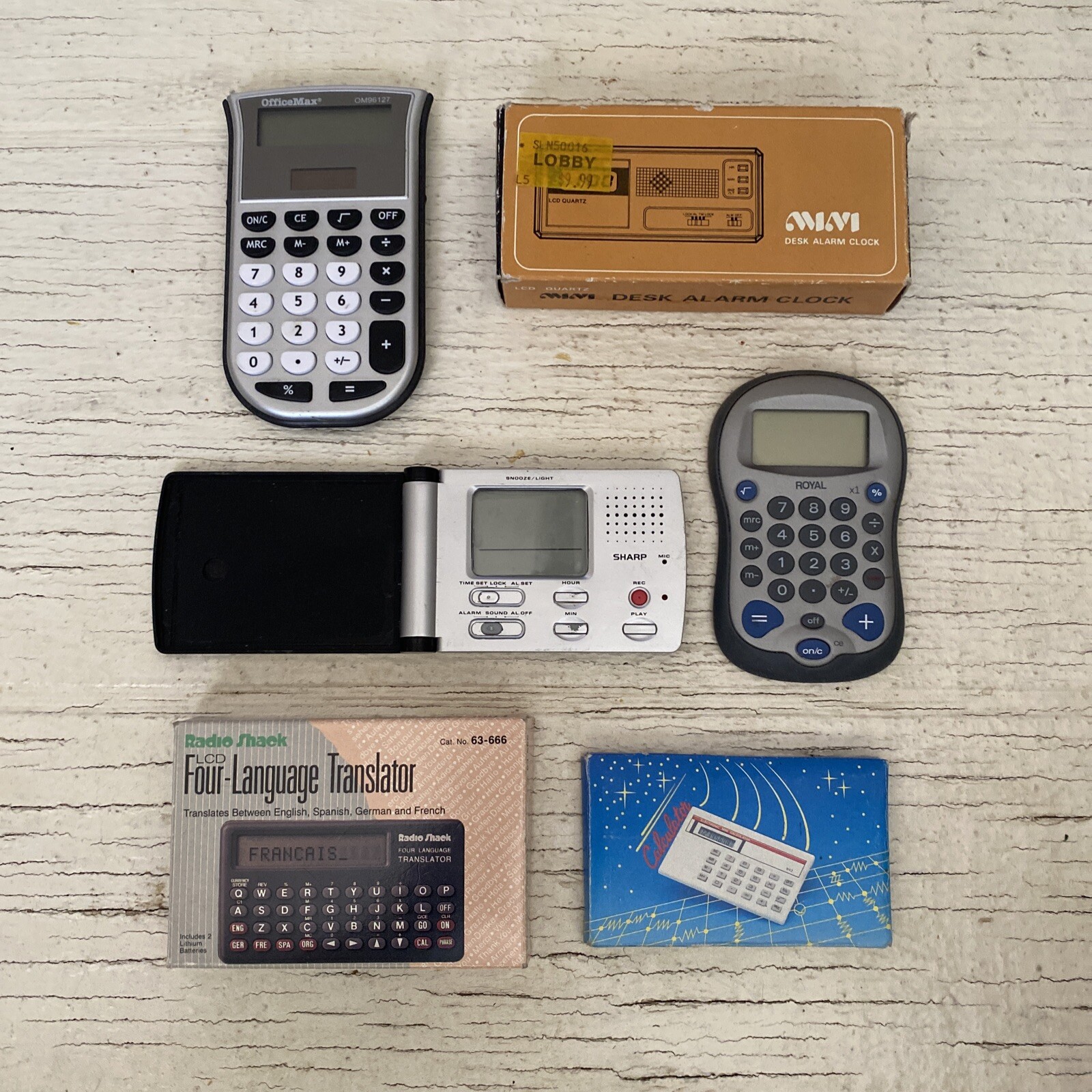 MIXED LOT OF ELECTRONIC USED GADGETS: Alarm Clock, Calculator, Translator, Radio