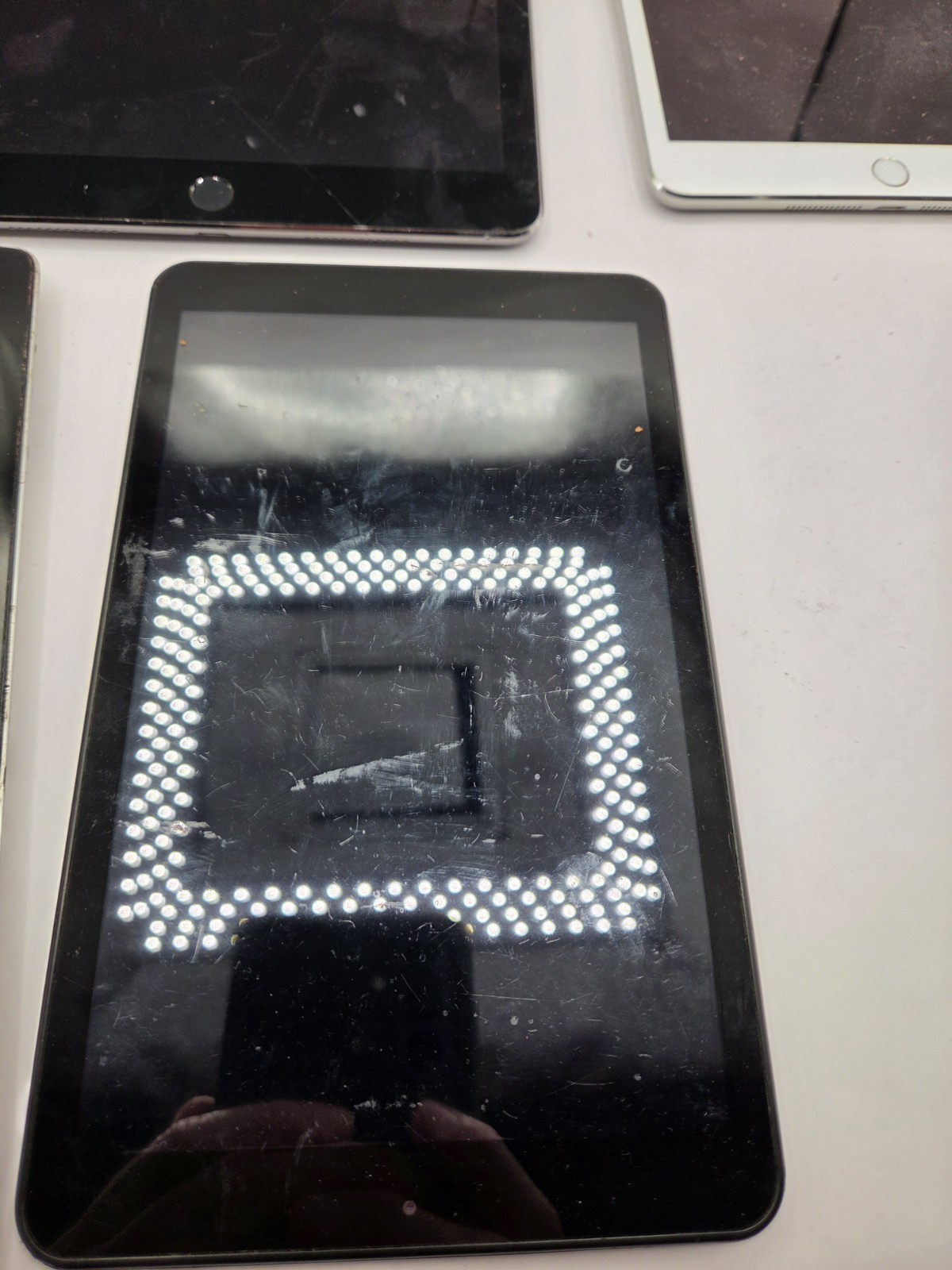 Lot of Apple & Samsung Devices (iPads,etc)