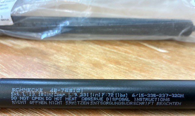 SCHNECKE / Lift Support PAIR / Model YZ-48-7581Q1 /48-7581Q1 / BRAND NEW!