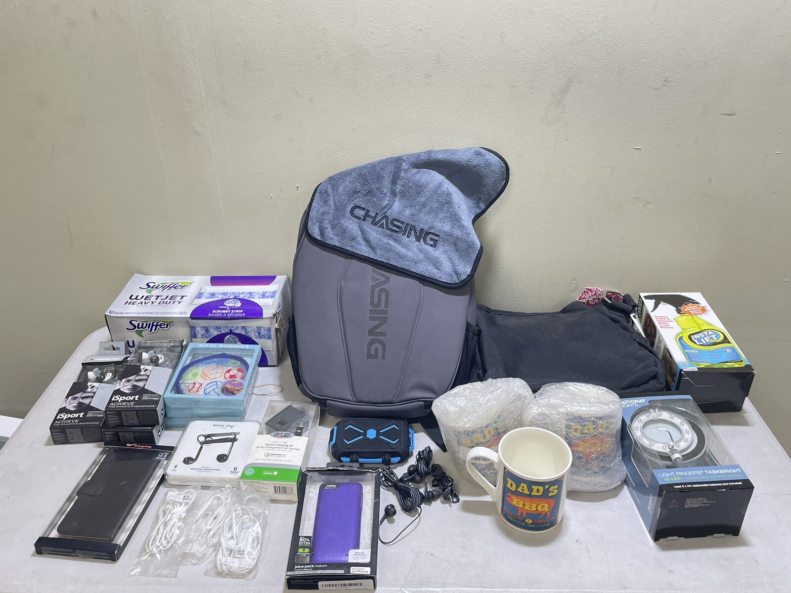 Amazon Wholesale Lot Of 28 Electronics Headphones Mophie Battery Back + More