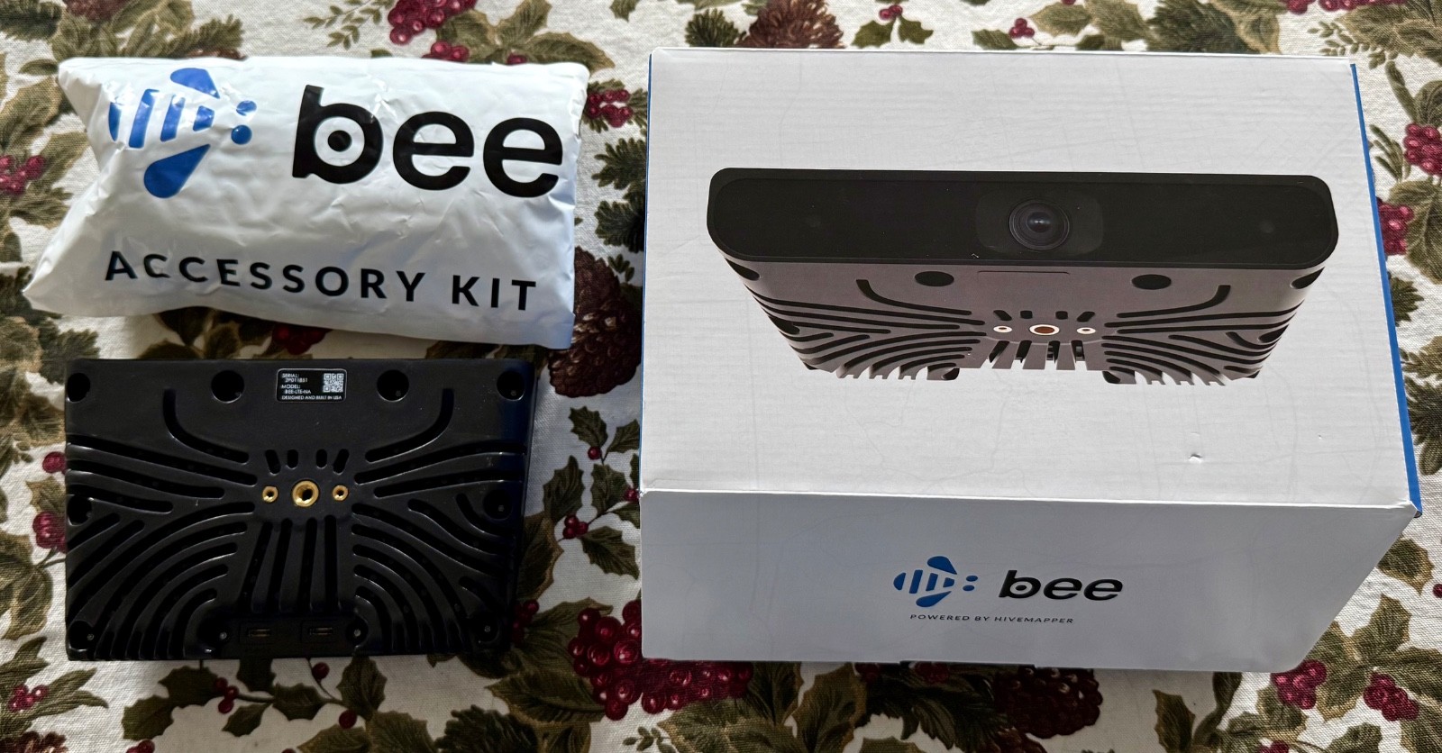 Hivemapper Bee Dashcam LTE+WiFi is a high-tech dashcam with built-in GPS