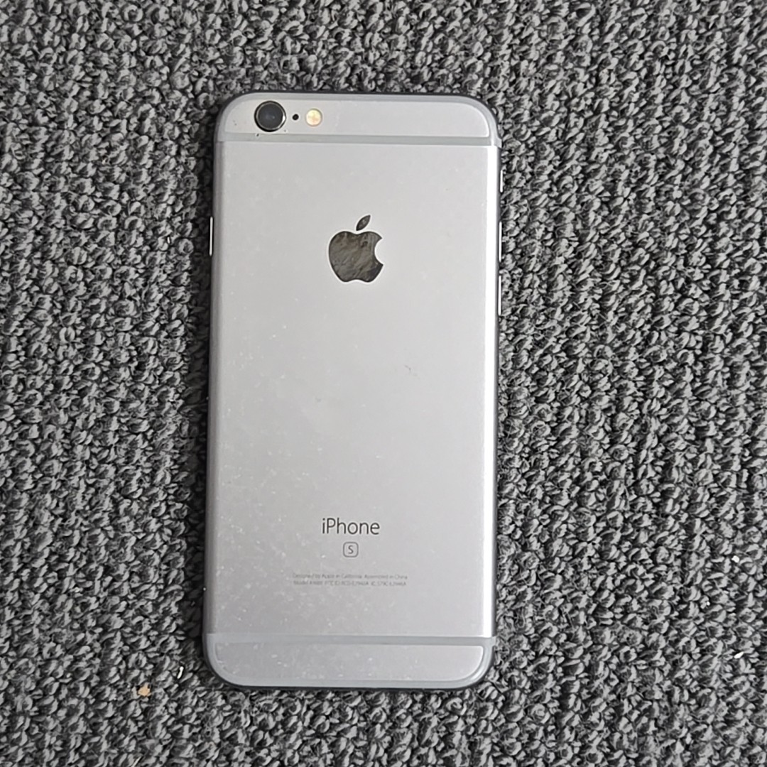 Apple Lot: 2 iPhones, 2 iPod Touch 4th Gen, Mice + Keyboard