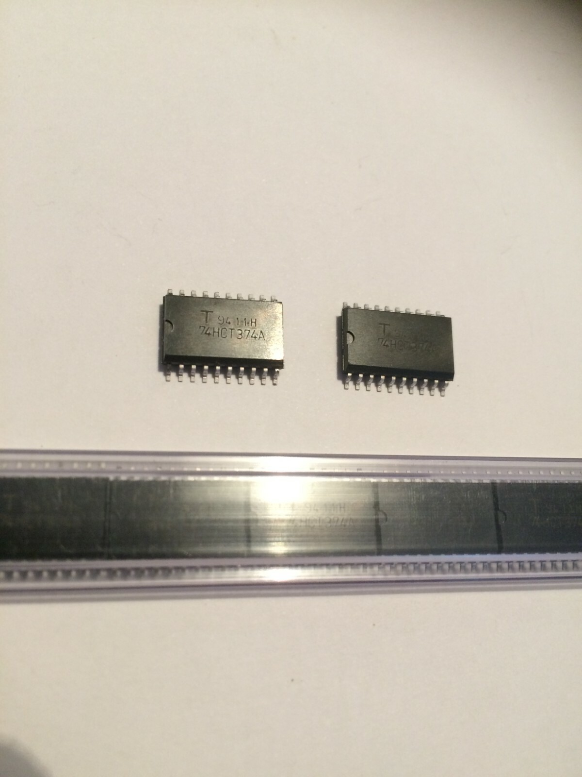 100 pcs 74HCT374A IC 20-PIN SMD Octal D type flip-flop