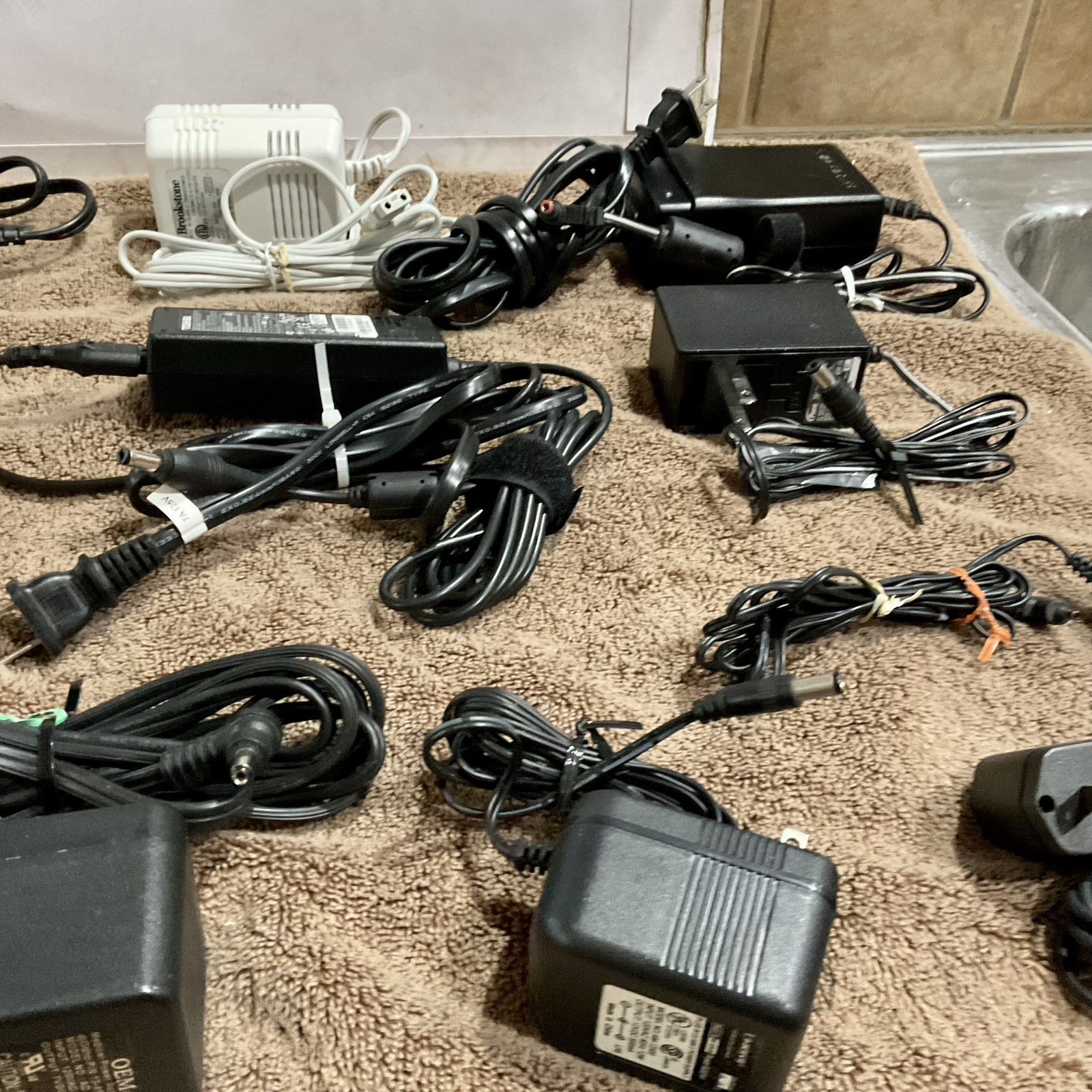 VINTAGE BUNDLE (10) AC APPLIANCE CHARGERS
