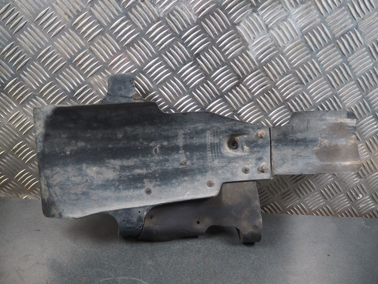 SUZUKI DR750 1988 63112-44B00 INNER FENDER B REAR 12757