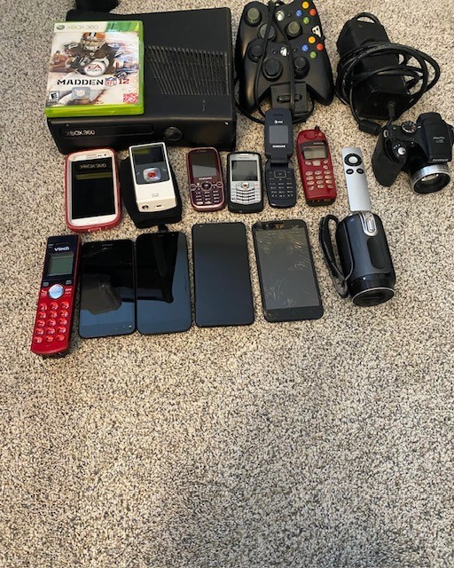 Lot of Electronic Devices: Xbox, Samsung, Nokia, BLU, LG, Blackberry, Apple.