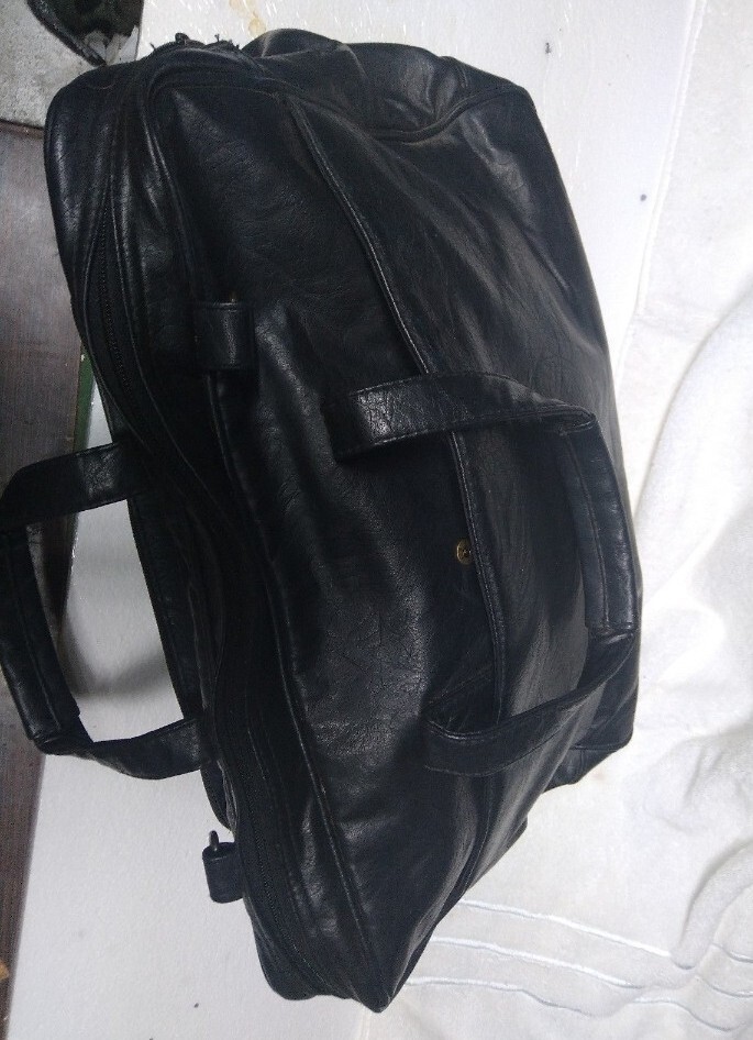 Computer bag of 34 Misc Electronics Reseller Lot. READ DESCRIPTION for manifest