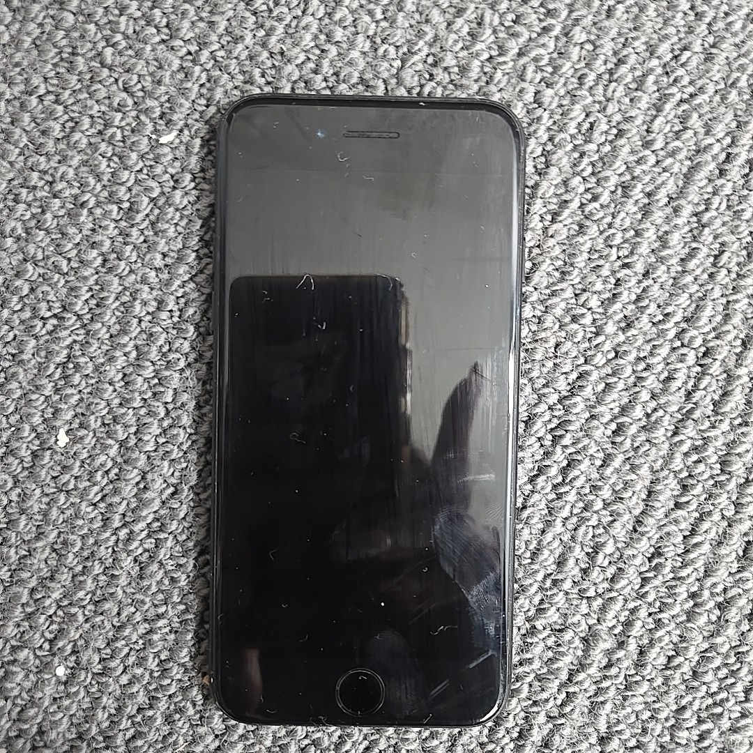 Apple Lot: 2 iPhones, 2 iPod Touch 4th Gen, Mice + Keyboard