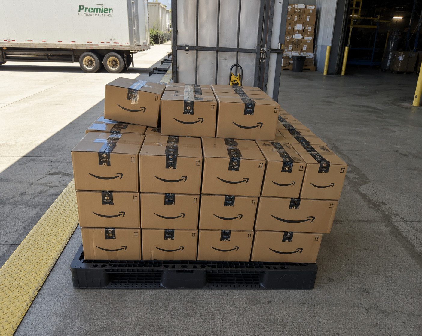 Amazon Wholesale Lot with Household Essentials and Hot Sellers