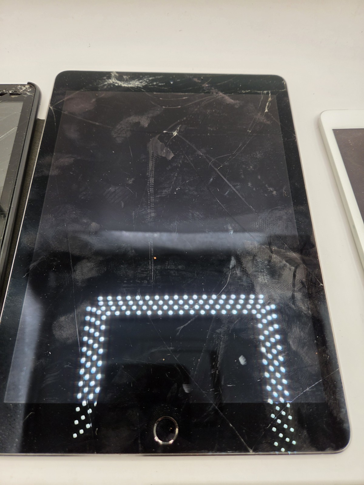 Lot of Apple & Samsung Devices (iPads,etc)