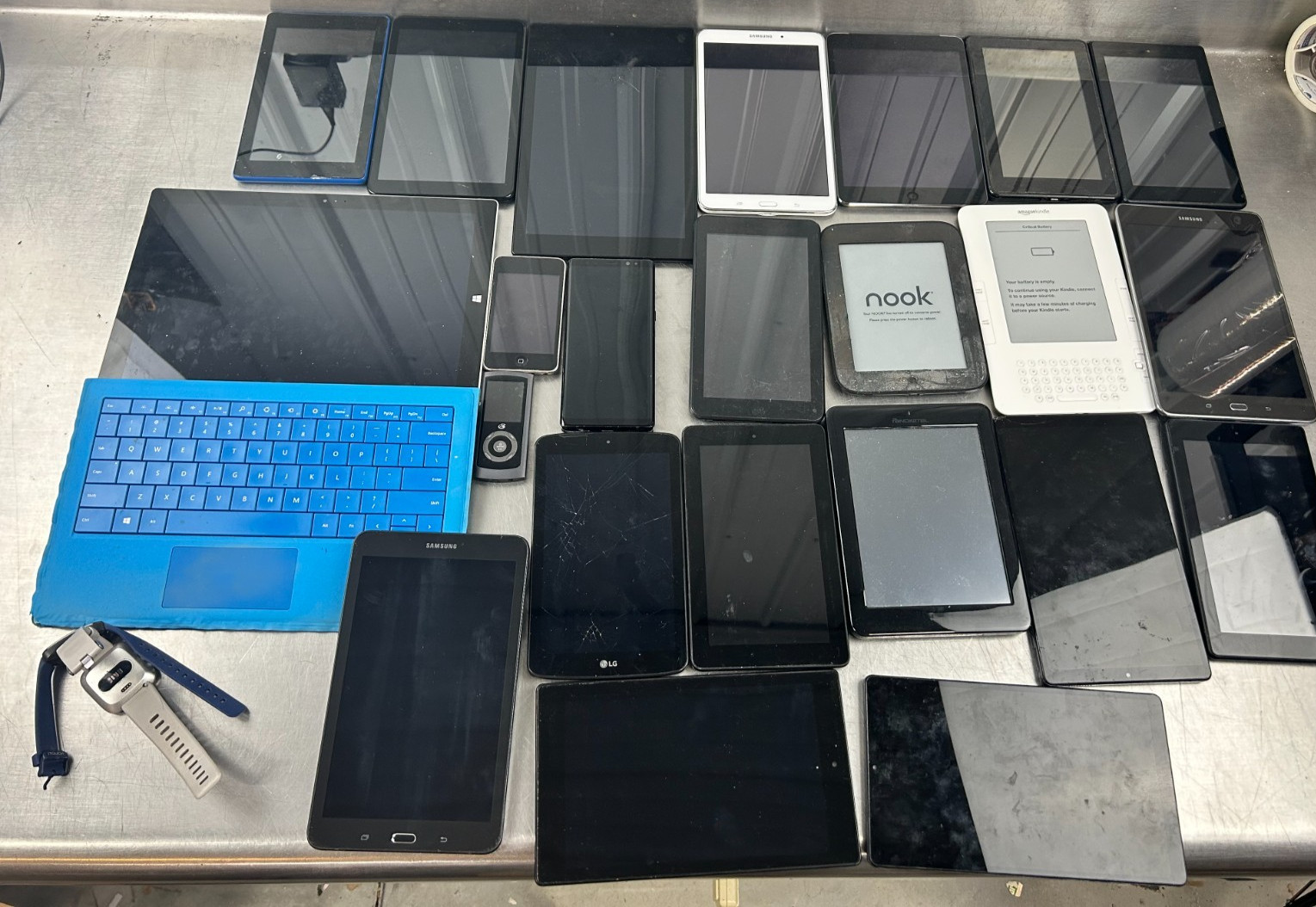 Mixed Lot of Tablets & Others Nook Apple Ipad Samsung Surface Amazon