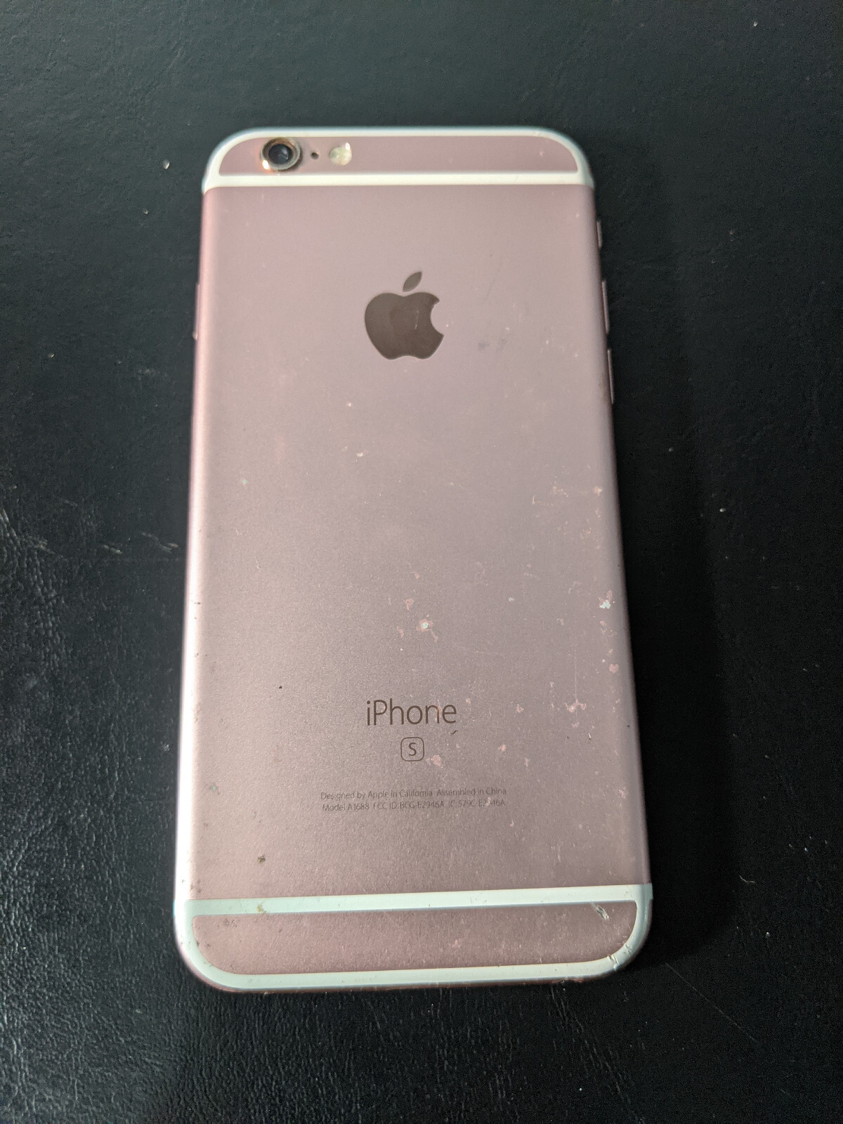 Lot of 7 Apple products – ipod, Iphone – take a look
