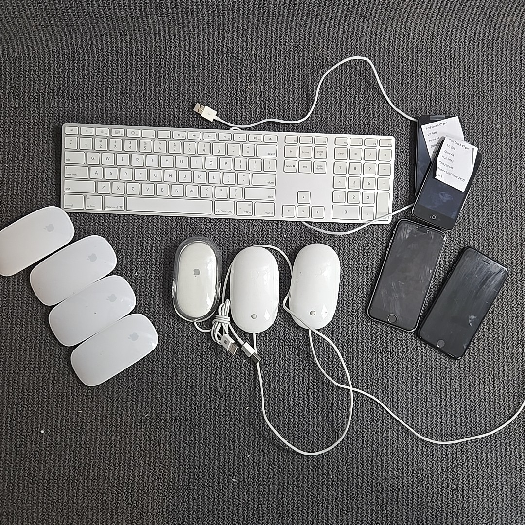 Apple Lot: 2 iPhones, 2 iPod Touch 4th Gen, Mice + Keyboard