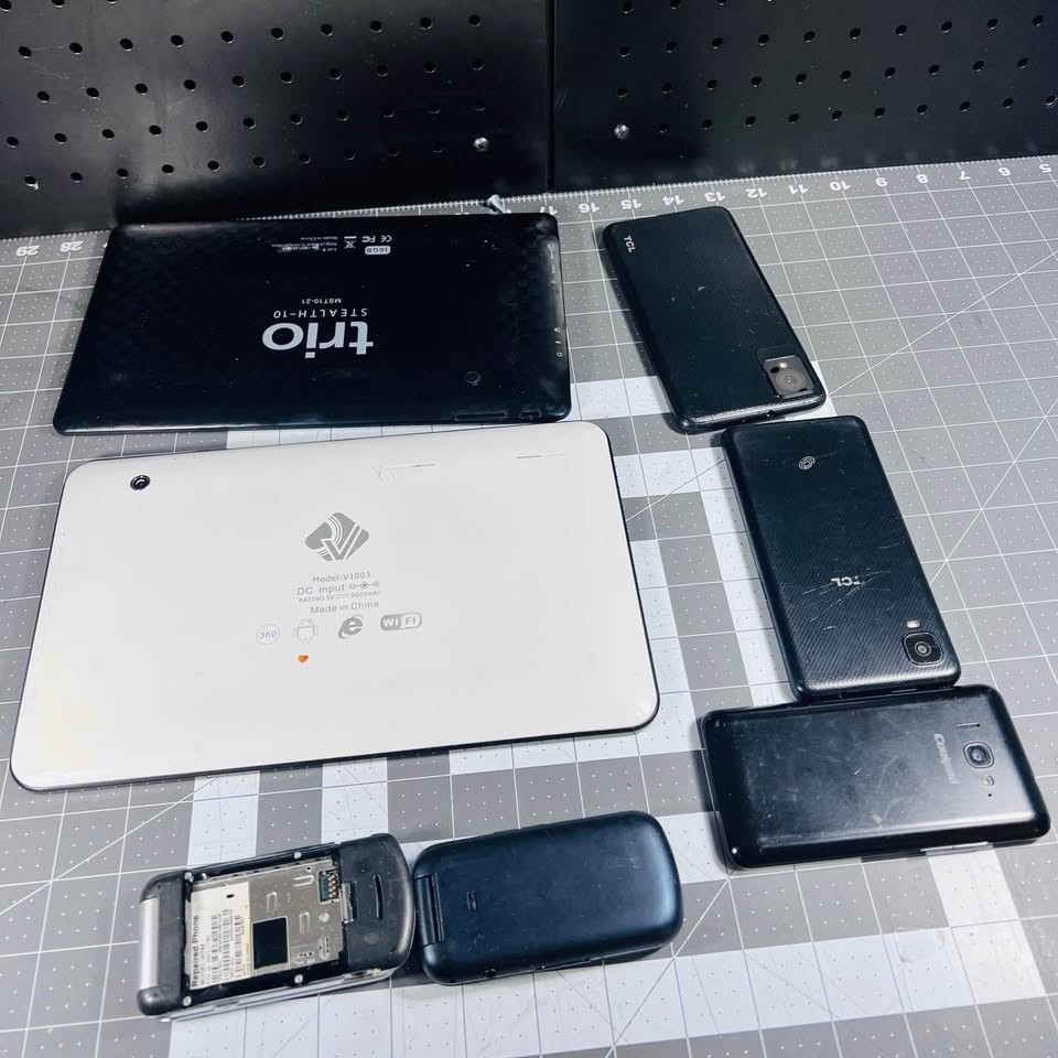 Random lot of electronics for parts / Repair