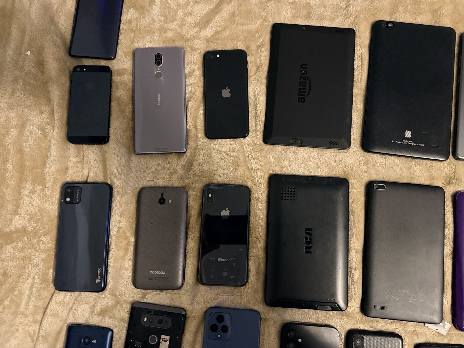 Huge Lot Of 81x Phones, Tablets & Devices (Apple, Samsung, Amazon etc.) FPOR🔥🔥