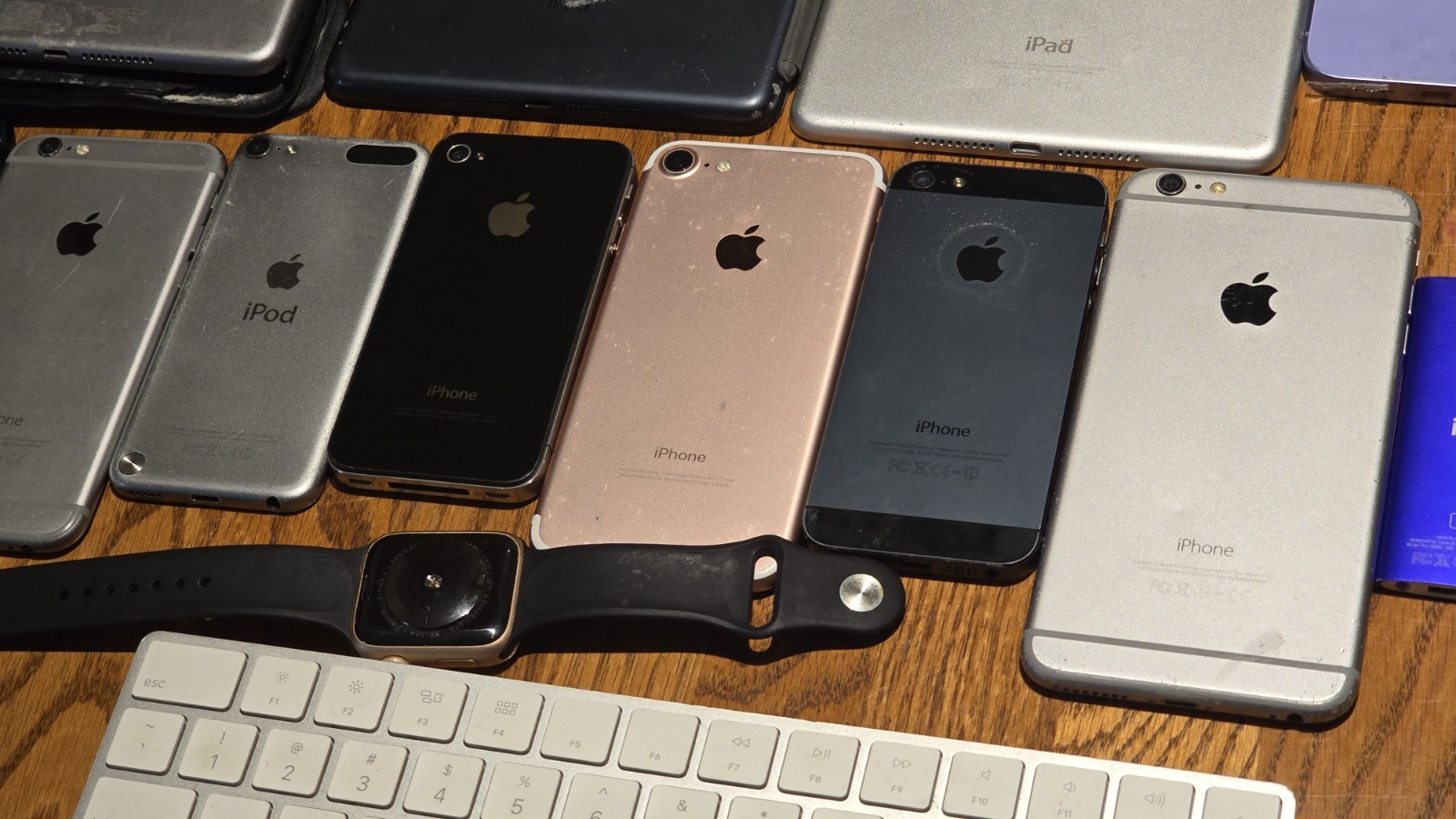 18x Apple Devices Lot iPhones iPads iPods Watch For Parts or Repair Only