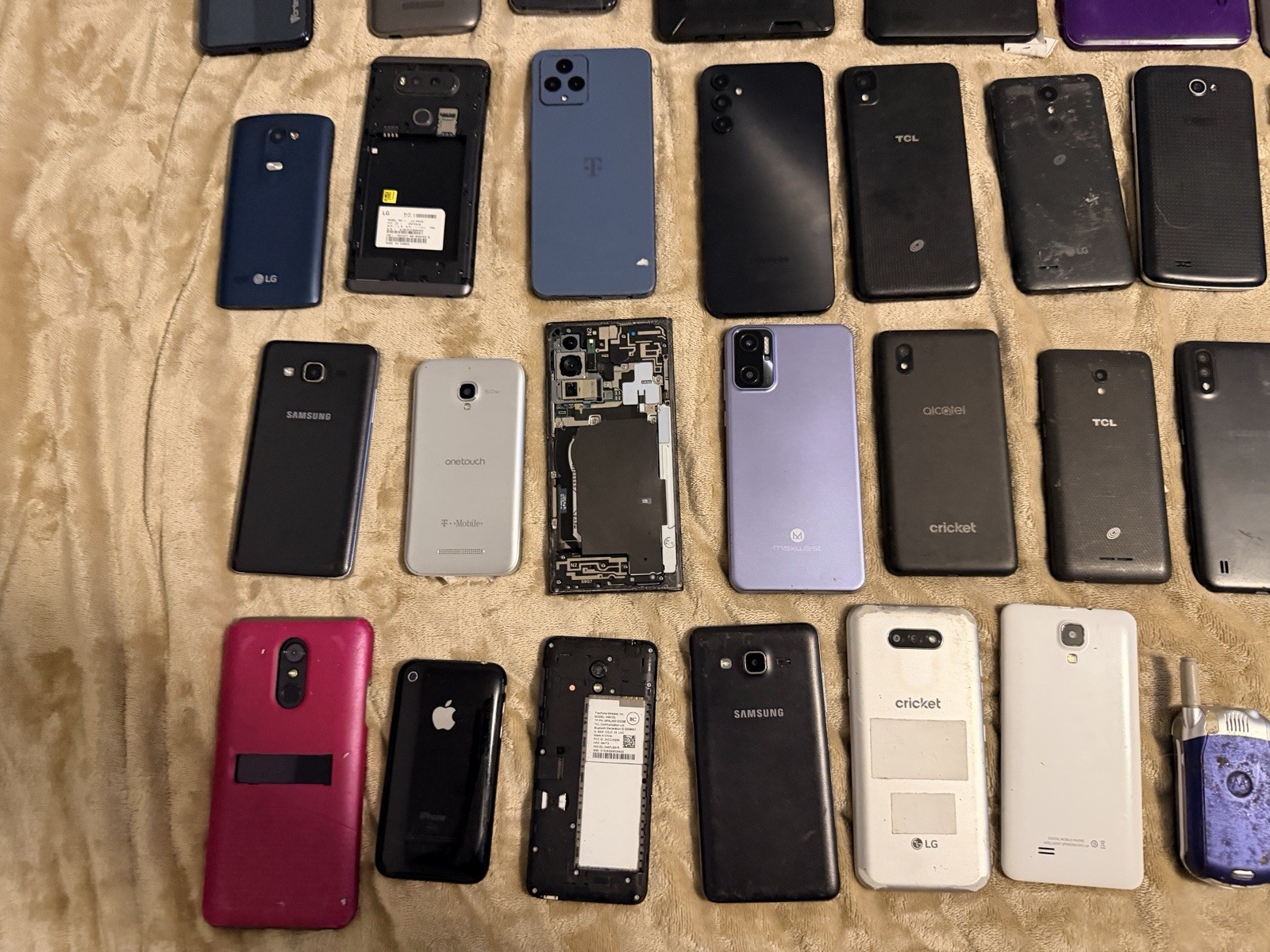 Huge Lot Of 81x Phones, Tablets & Devices (Apple, Samsung, Amazon etc.) FPOR🔥🔥