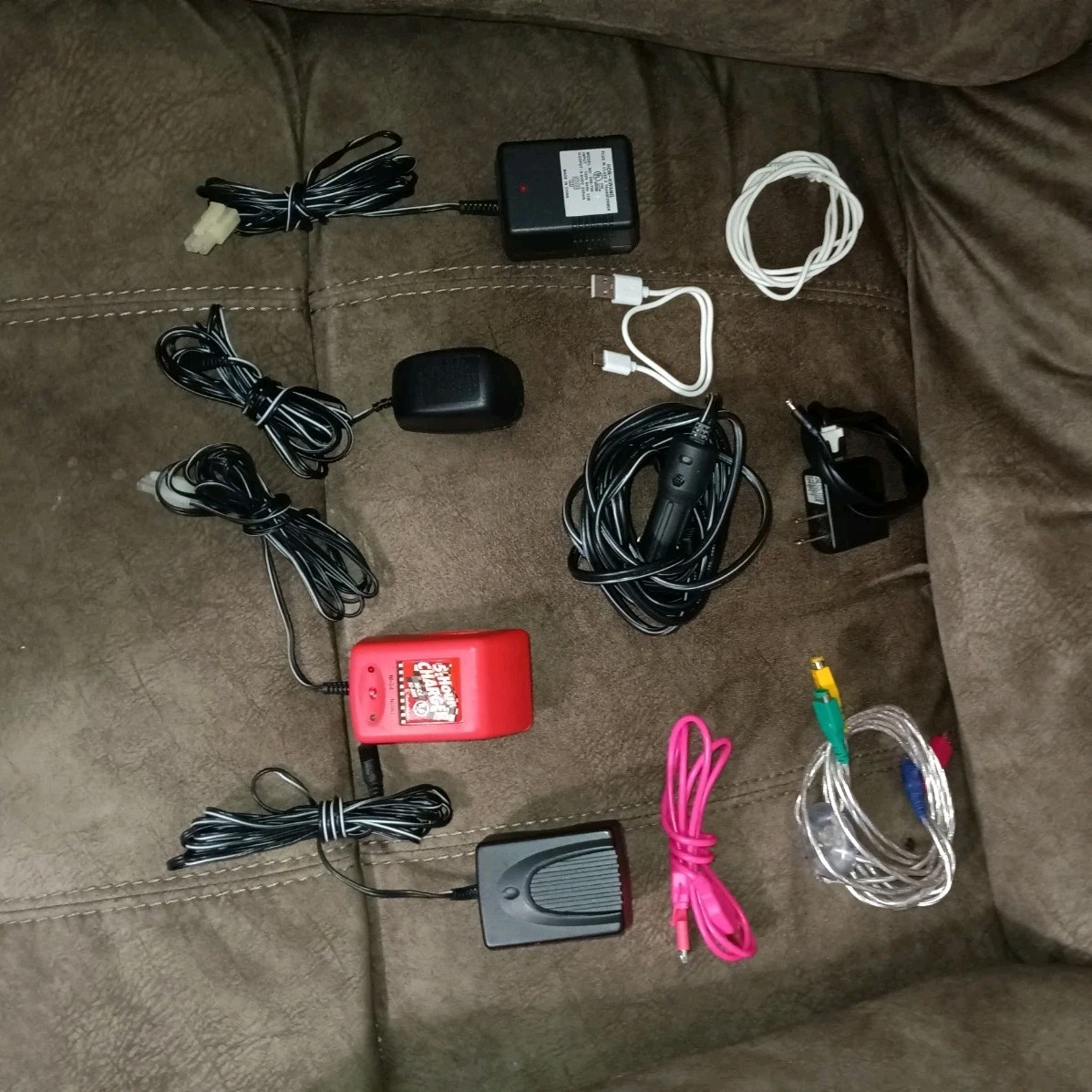 RadioShack & Hon-Kwang Mixed Lot AC Adapter Battery Charger Micro USB VGA Cable