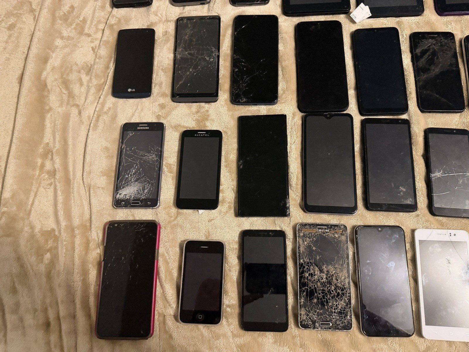 Huge Lot Of 81x Phones, Tablets & Devices (Apple, Samsung, Amazon etc.) FPOR🔥🔥