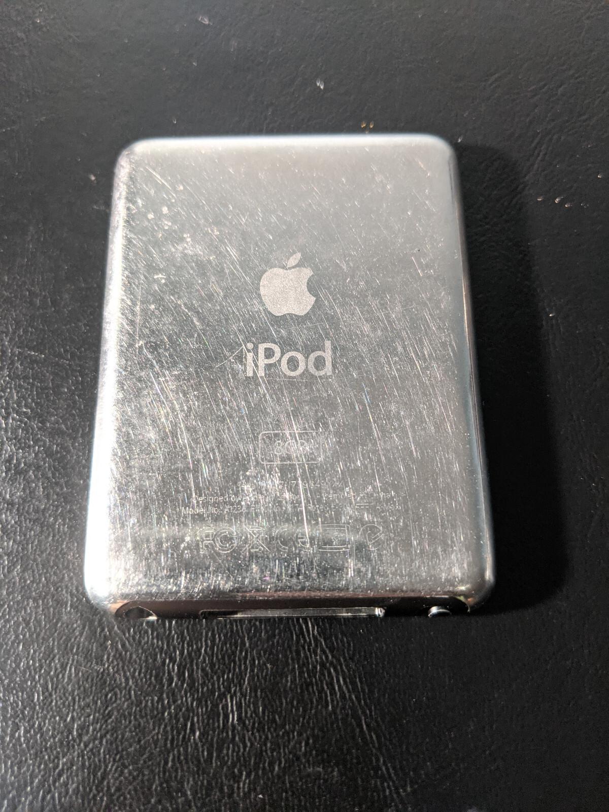 Lot of 7 Apple products – ipod, Iphone – take a look