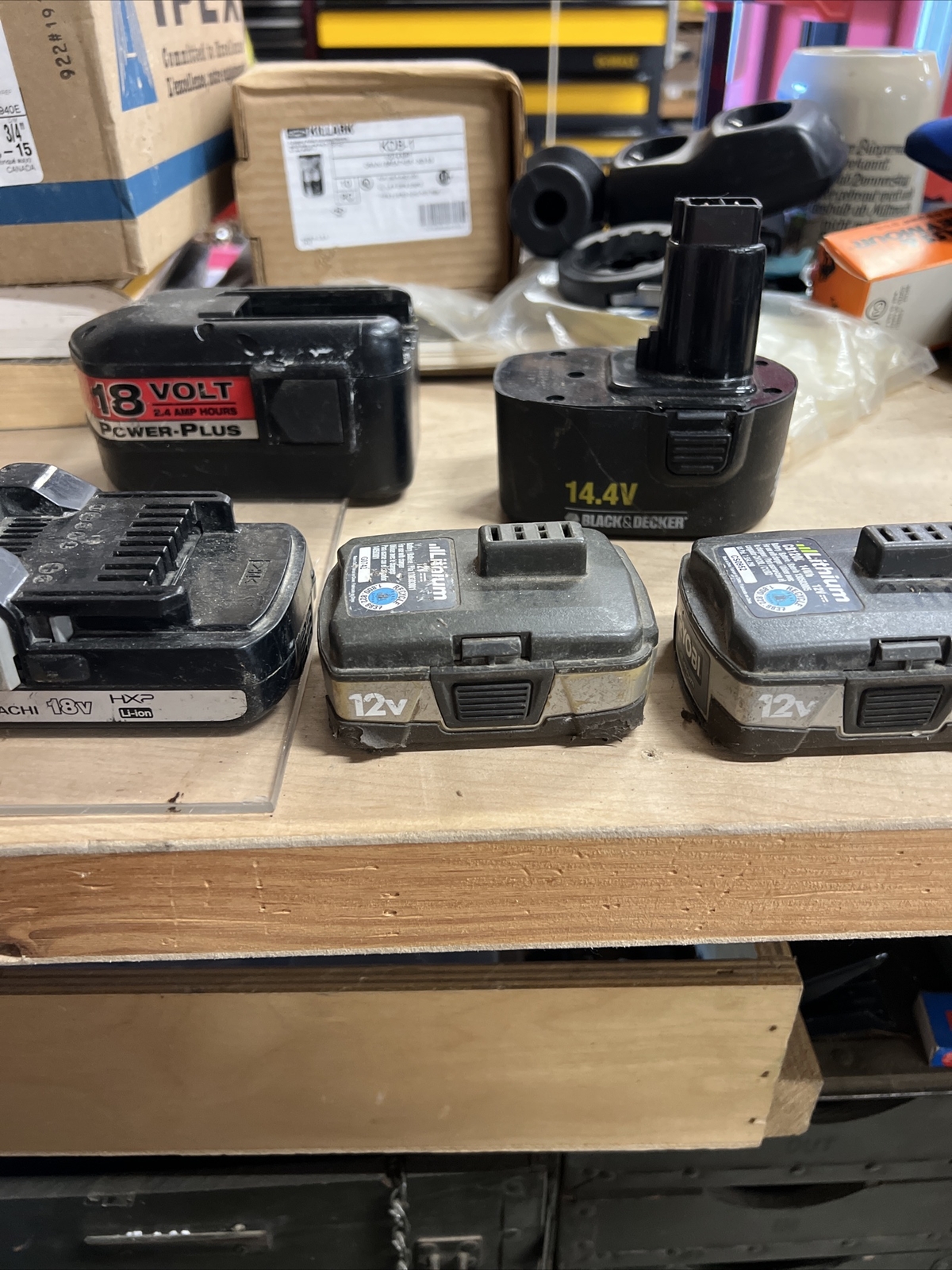 Mixed lot Of Batteries Milwaukee, Hitachi, Ryobi, Black And Decker Not Working