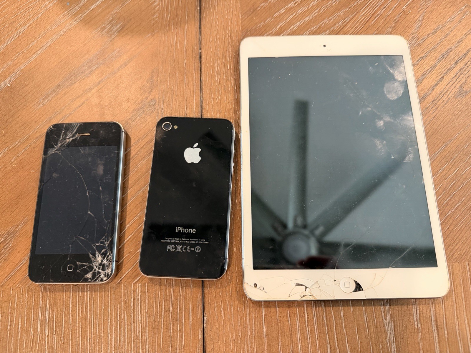 Apple iPhone & iPad Mixed Lot for Parts/Repair, Cracked Screens