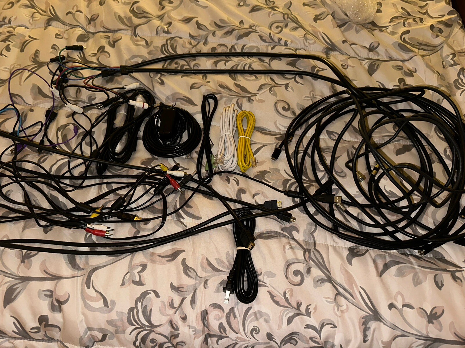 Lot of random assorted cables – SEE PHOTOS