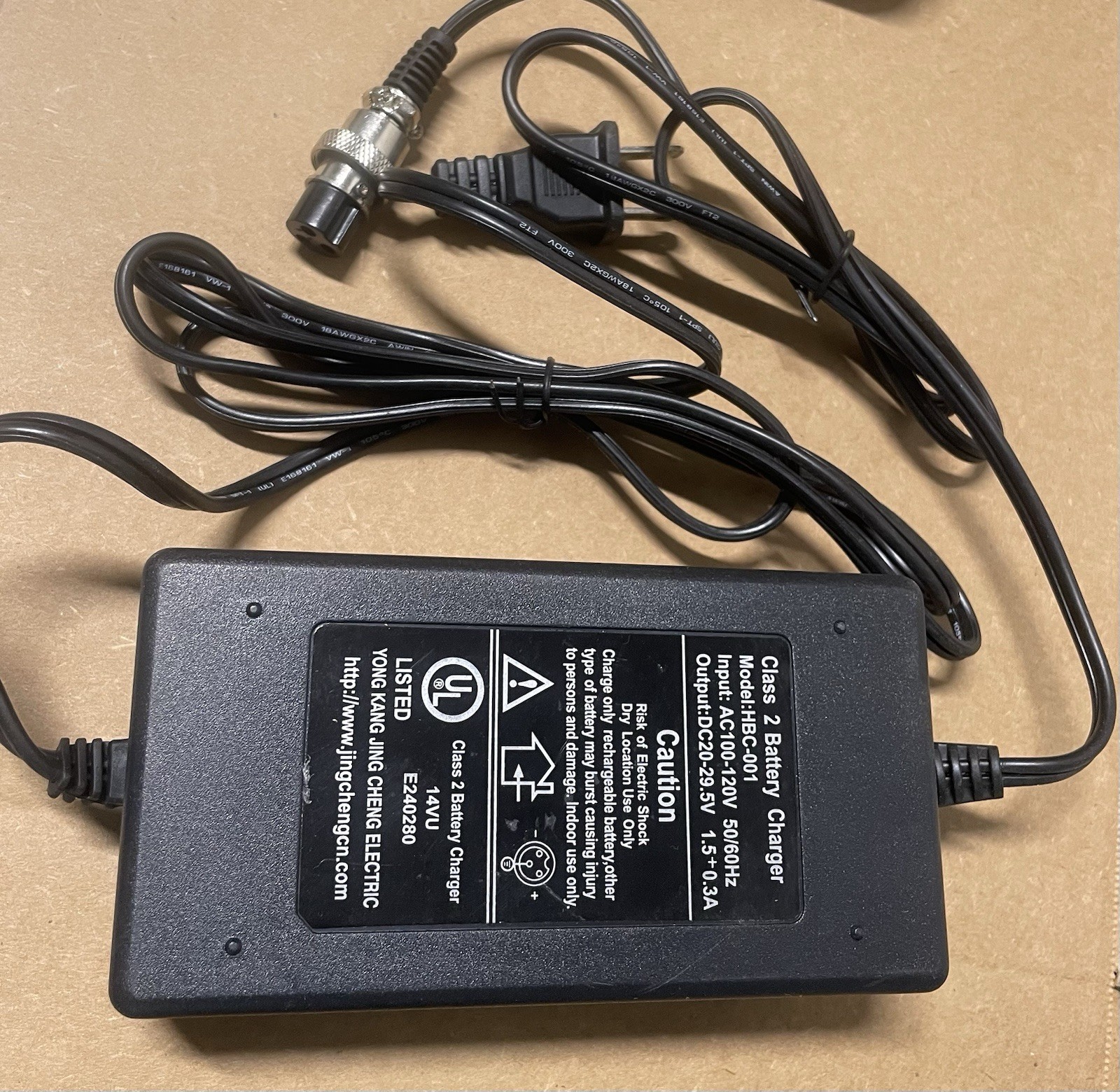 1 x Adapter Battery AC/DC 20-29V, Chargers