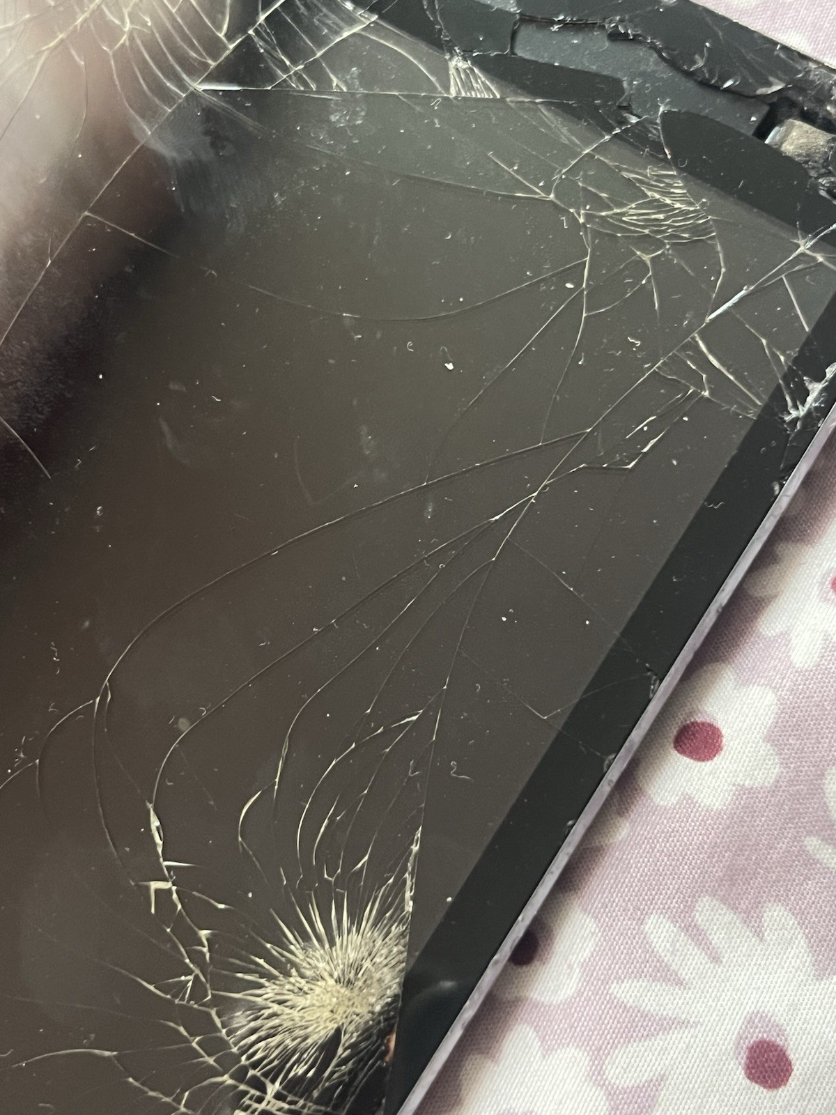 Mixed Lot Of Apple Products. !!!Parts Or Repair As Is Sale Cracked Screen