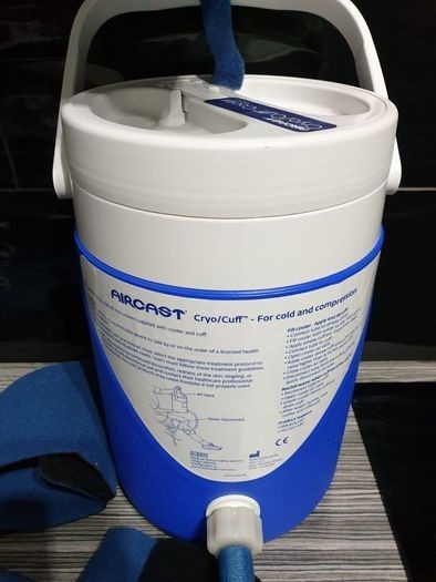 Aircast Cryo/Cuff Cooler with Hose, Disc And Large Knee Cuff Cold Therapy