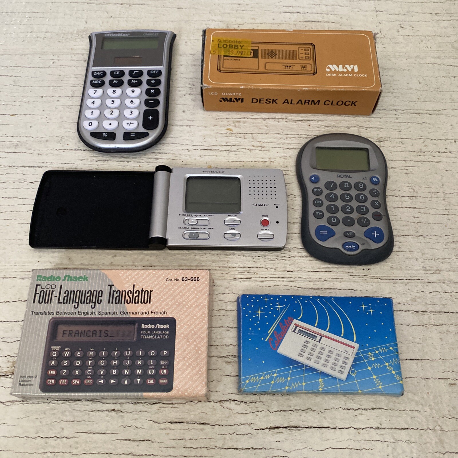 MIXED LOT OF ELECTRONIC USED GADGETS: Alarm Clock, Calculator, Translator, Radio