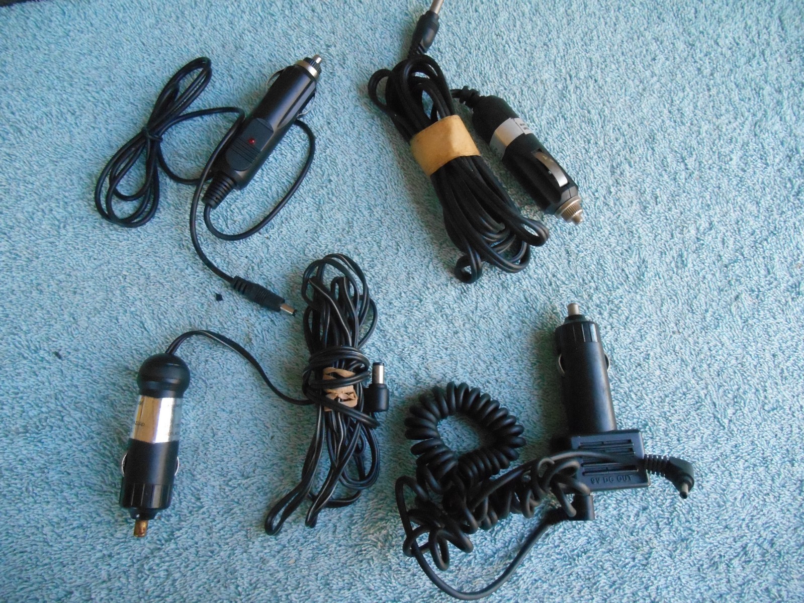 WHOLESALE LOT OF 18 ASSORTED 12 VOLT DC PLUG CHARGERS