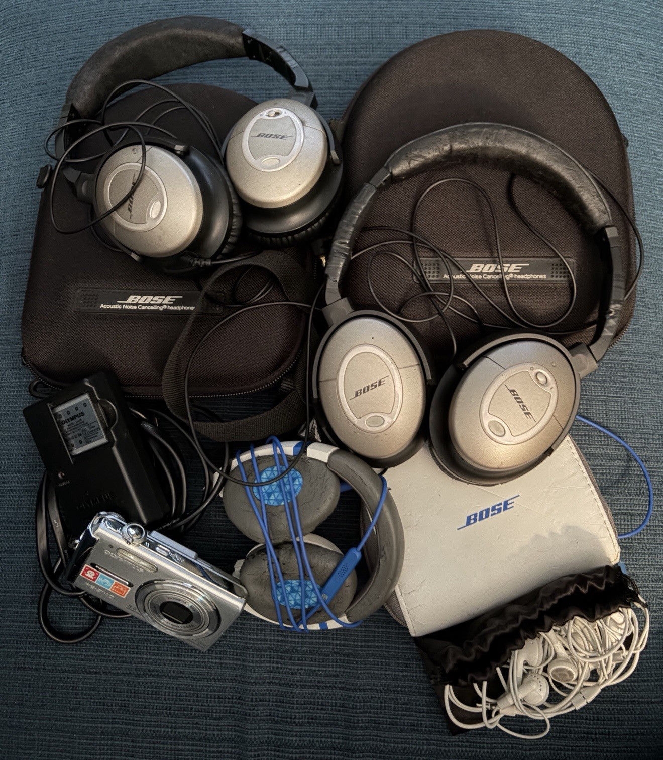Lot: 3 Bose QC Headphones, Olympus FE-340 Camera, 3 Apple Earbuds – Electronics