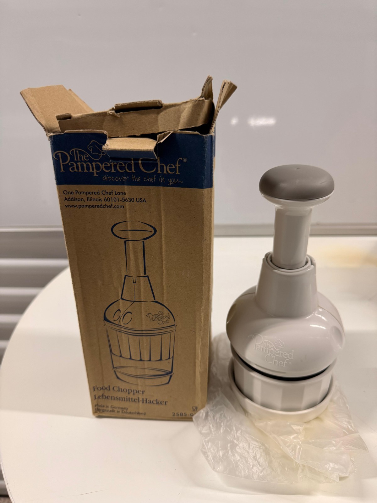 The Pampered Chef Food Chopper 2585-O Manual Vegetable Dice Maker White W/ Box